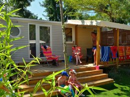 Camping Pas Cher vous présente avec son site Officiel campingpascher.fr, le Camping Le Beauséjour classé 4 étoiles, situé sur la commune de Argelès-sur-mer dans le département Pyrénées-orientales (Languedoc-roussillon) en France. Le camping Le Beauséjour vous propose un hébergement de type mobil-home de 33 m² pour 8 personnes avec climatisation (télévision). L'établissement vous propose 17 autres types d'hébergements. Découvrez tous nos séjours à petits prix dans la commune et aux alentours de Argelès-sur-mer du département : Pyrénées-orientales (Languedoc-roussillon). Les Avis clients pour le Camping Le Beauséjour sont excellents avec une note moyenne de 8 sur 10. Piscine couverte, Piscine extérieure, Animation ados, Animations familiales, Club ados, Club enfants, Aire de jeux enfants, Canoë-kayak, Centre équestre, Paddle, Ping-pong, Plongée, Pétanque, Salle de jeux vidéo, Terrain multisports, Bar, Plats à emporter, Snack/Bar, Supermarché,... En savoir plus : cliquez-ICI.