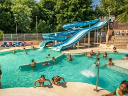 Camping Pas Cher vous présente avec son site Officiel campingpascher.fr, le Camping Le Beauséjour classé 4 étoiles, situé sur la commune de Argelès-sur-mer dans le département Pyrénées-orientales (Languedoc-roussillon) en France. Le camping Le Beauséjour vous propose un hébergement de type mobil-home de 33 m² pour 8 personnes avec climatisation (télévision). L'établissement vous propose 17 autres types d'hébergements. Découvrez tous nos séjours à petits prix dans la commune et aux alentours de Argelès-sur-mer du département : Pyrénées-orientales (Languedoc-roussillon). Les Avis clients pour le Camping Le Beauséjour sont excellents avec une note moyenne de 8 sur 10. Piscine couverte, Piscine extérieure, Animation ados, Animations familiales, Club ados, Club enfants, Aire de jeux enfants, Canoë-kayak, Centre équestre, Paddle, Ping-pong, Plongée, Pétanque, Salle de jeux vidéo, Terrain multisports, Bar, Plats à emporter, Snack/Bar, Supermarché,... En savoir plus : cliquez-ICI.