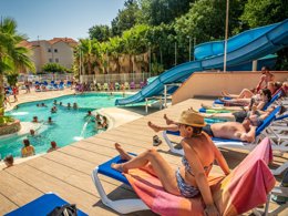 Camping Pas Cher vous présente avec son site Officiel campingpascher.fr, le Camping Le Beauséjour classé 4 étoiles, situé sur la commune de Argelès-sur-mer dans le département Pyrénées-orientales (Languedoc-roussillon) en France. Le camping Le Beauséjour vous propose un hébergement de type mobil-home de 39 m² pour 6 personnes avec climatisation (télévision). L'établissement vous propose 17 autres types d'hébergements. Découvrez tous nos séjours à petits prix dans la commune et aux alentours de Argelès-sur-mer du département : Pyrénées-orientales (Languedoc-roussillon). Les Avis clients pour le Camping Le Beauséjour sont excellents avec une note moyenne de 8 sur 10. Piscine couverte, Piscine extérieure, Animation ados, Animations familiales, Club ados, Club enfants, Aire de jeux enfants, Canoë-kayak, Centre équestre, Paddle, Ping-pong, Plongée, Pétanque, Salle de jeux vidéo, Terrain multisports, Bar, Plats à emporter, Snack/Bar, Supermarché,... En savoir plus : cliquez-ICI.