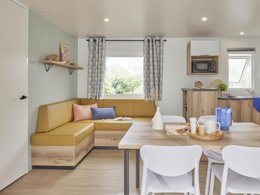 Camping Pas Cher vous présente avec son site Officiel campingpascher.fr, le Camping Les Castors classé 4 étoiles, situé sur la commune de Calvi dans le département Corse Du Nord (Corse) en France. Le camping Les Castors, vous présente un hébergement de type mobil-home de 36 m² pour 1 personne avec climatisation et télévision. Le camping Les Castors vous propose du sam. 04 avril au sam. 11 avril 2026 pour 7 nuits à 560€. Cette location propose 77 dates différentes pour réserver votre séjour. Découvrez également les 7 autres gammes d'hébergements du camping. Les Avis clients pour le Camping Les Castors sont de 7 sur 10. Piscine chauffée, Piscine extérieure, Aire de jeux enfants, Canoë-kayak, Centre équestre, Cyclisme, Jet-ski, Parcours sportif, Plongée, Randonnée, Structure gonflable enfants, Bar, Dépôt de pain, Pizzeria, Snack/Bar, Épicerie,... En savoir plus : cliquez-ICI.