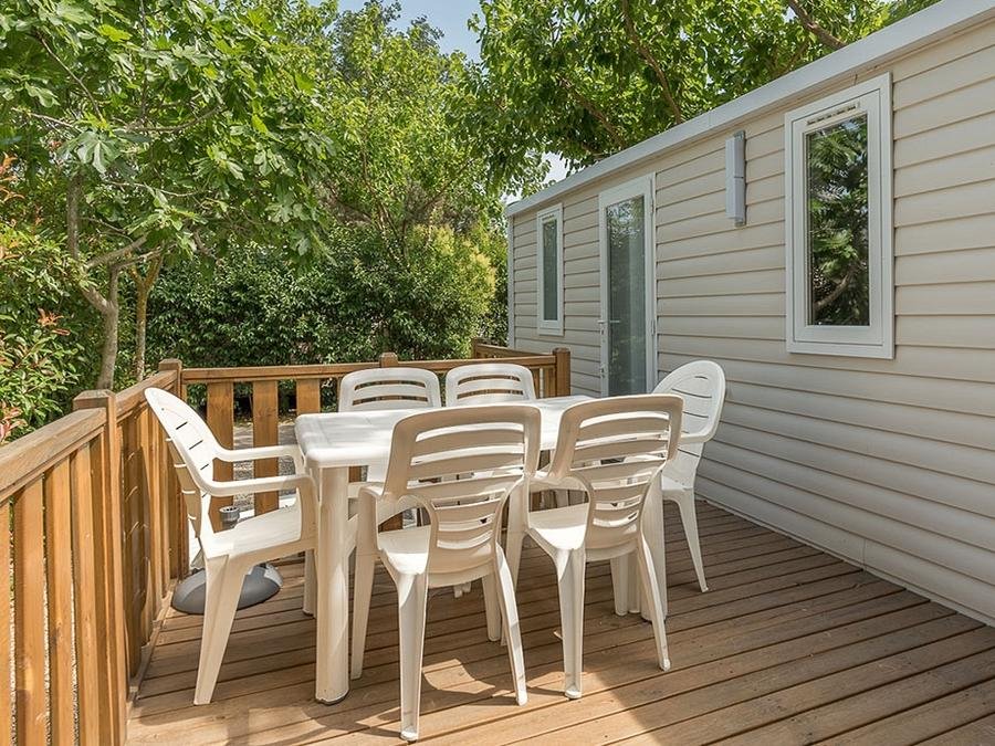 Camping Pas Cher vous présente avec son site Officiel campingpascher.fr, le Camping L'Etoile D'Or classé 4 étoiles, situé sur la commune de Argelès-sur-mer dans le département Pyrénées-orientales (Languedoc Roussillon) en France. Le camping L'Etoile D'Or, vous présente un hébergement de type mobil-home de 24 m² avec climatisation et télévision. Le camping L'Etoile D'Or vous propose du sam. 19 septembre au sam. 26 septembre 2026, en promotion à -14% pour 7 nuits à 222 € au lieu de 259,0 € soit une Économie de 37 €. Cette location propose 14 dates différentes pour réserver votre séjour. Découvrez également les 8 autres gammes d'hébergements du camping. Les Avis clients pour le Camping L'Etoile D'Or sont excellents avec une note moyenne de 8 sur 10. Mer, Parc aquatique, Piscine couverte, Piscine extérieure, Animations familiales, Club ados, Club enfants, Aire de jeux enfants, Cyclisme, Ping-pong, Pétanque, Randonnée, Salle de fitness, Terrain multisports, Bar, Boulangerie, Bureau de tabac, Dépôt de pain, Pizzeria, Plats à emporter, Restaurant, Snack/Bar, Station-service, Supermarché, Épicerie,... En savoir plus : cliquez-ICI.