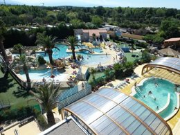 Camping Pas Cher vous présente avec son site Officiel campingpascher.fr, le Camping L'Etoile D'Or classé 4 étoiles, situé sur la commune de Argelès-sur-mer dans le département Pyrénées-orientales (Languedoc Roussillon) en France. Le camping L'Etoile D'Or, vous présente un hébergement de type mobil-home de 24 m² avec climatisation et télévision. Le camping L'Etoile D'Or vous propose du sam. 19 septembre au sam. 26 septembre 2026, en promotion à -14% pour 7 nuits à 222 € au lieu de 259,0 € soit une Économie de 37 €. Cette location propose 14 dates différentes pour réserver votre séjour. Découvrez également les 8 autres gammes d'hébergements du camping. Les Avis clients pour le Camping L'Etoile D'Or sont excellents avec une note moyenne de 8 sur 10. Mer, Parc aquatique, Piscine couverte, Piscine extérieure, Animations familiales, Club ados, Club enfants, Aire de jeux enfants, Cyclisme, Ping-pong, Pétanque, Randonnée, Salle de fitness, Terrain multisports, Bar, Boulangerie, Bureau de tabac, Dépôt de pain, Pizzeria, Plats à emporter, Restaurant, Snack/Bar, Station-service, Supermarché, Épicerie,... En savoir plus : cliquez-ICI.