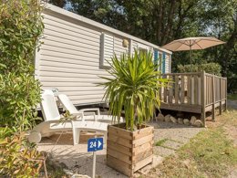 Camping Pas Cher vous présente avec son site Officiel campingpascher.fr, le Camping L'Etoile D'Or classé 4 étoiles, situé sur la commune de Argelès-sur-mer dans le département Pyrénées-orientales (Languedoc Roussillon) en France. Le camping L'Etoile D'Or, vous présente un hébergement de type mobil-home de 24 m² avec climatisation et télévision. Le camping L'Etoile D'Or vous propose du sam. 04 avril au sam. 11 avril 2026, en promotion à -14% pour 7 nuits à 240 € au lieu de 280,0 € soit une Économie de 40 €. Cette location propose 97 dates différentes pour réserver votre séjour. Découvrez également les 8 autres gammes d'hébergements du camping. Les Avis clients pour le Camping L'Etoile D'Or sont excellents avec une note moyenne de 8 sur 10. Mer, Parc aquatique, Piscine couverte, Piscine extérieure, Animations familiales, Club ados, Club enfants, Aire de jeux enfants, Cyclisme, Ping-pong, Pétanque, Randonnée, Salle de fitness, Terrain multisports, Bar, Boulangerie, Bureau de tabac, Dépôt de pain, Pizzeria, Plats à emporter, Restaurant, Snack/Bar, Station-service, Supermarché, Épicerie,... En savoir plus : cliquez-ICI.