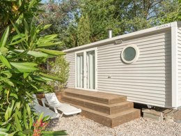 Camping Pas Cher vous présente avec son site Officiel campingpascher.fr, le Camping L'Etoile D'Or classé 4 étoiles, situé sur la commune de Argelès-sur-mer dans le département Pyrénées-orientales (Languedoc Roussillon) en France. Le camping L'Etoile D'Or, vous présente un hébergement de type mobil-home de 28 m² avec climatisation et télévision. Le camping L'Etoile D'Or vous propose du sam. 04 avril au sam. 11 avril 2026, en promotion à -14% pour 7 nuits à 270 € au lieu de 315,0 € soit une Économie de 45 €. Cette location propose 94 dates différentes pour réserver votre séjour. Découvrez également les 8 autres gammes d'hébergements du camping. Les Avis clients pour le Camping L'Etoile D'Or sont excellents avec une note moyenne de 8 sur 10. Mer, Parc aquatique, Piscine couverte, Piscine extérieure, Animations familiales, Club ados, Club enfants, Aire de jeux enfants, Cyclisme, Ping-pong, Pétanque, Randonnée, Salle de fitness, Terrain multisports, Bar, Boulangerie, Bureau de tabac, Dépôt de pain, Pizzeria, Plats à emporter, Restaurant, Snack/Bar, Station-service, Supermarché, Épicerie,... En savoir plus : cliquez-ICI.