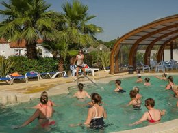 Camping Pas Cher vous présente avec son site Officiel campingpascher.fr, le Camping L'Etoile D'Or classé 4 étoiles, situé sur la commune de Argelès-sur-mer dans le département Pyrénées-orientales (Languedoc Roussillon) en France. Le camping L'Etoile D'Or, vous présente un hébergement de type mobil-home de 24 m² avec climatisation et télévision. Le camping L'Etoile D'Or vous propose du sam. 04 avril au sam. 11 avril 2026, en promotion à -14% pour 7 nuits à 192 € au lieu de 224,0 € soit une Économie de 32 €. Cette location propose 97 dates différentes pour réserver votre séjour. Découvrez également les 8 autres gammes d'hébergements du camping. Les Avis clients pour le Camping L'Etoile D'Or sont excellents avec une note moyenne de 8 sur 10. Mer, Parc aquatique, Piscine couverte, Piscine extérieure, Animations familiales, Club ados, Club enfants, Aire de jeux enfants, Cyclisme, Ping-pong, Pétanque, Randonnée, Salle de fitness, Terrain multisports, Bar, Boulangerie, Bureau de tabac, Dépôt de pain, Pizzeria, Plats à emporter, Restaurant, Snack/Bar, Station-service, Supermarché, Épicerie,... En savoir plus : cliquez-ICI.