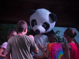 Camping Pas Cher vous présente avec son site Officiel campingpascher.fr, le Camping L'Etoile D'Or classé 4 étoiles, situé sur la commune de Argelès-sur-mer dans le département Pyrénées-orientales (Languedoc Roussillon) en France. Le camping L'Etoile D'Or, vous présente un hébergement de type mobil-home de 30 m² avec climatisation et télévision. Le camping L'Etoile D'Or vous propose du sam. 04 avril au sam. 11 avril 2026, en promotion à -14% pour 7 nuits à 300 € au lieu de 350,0 € soit une Économie de 50 €. Cette location propose 93 dates différentes pour réserver votre séjour. Découvrez également les 8 autres gammes d'hébergements du camping. Les Avis clients pour le Camping L'Etoile D'Or sont excellents avec une note moyenne de 8 sur 10. Mer, Parc aquatique, Piscine couverte, Piscine extérieure, Animations familiales, Club ados, Club enfants, Aire de jeux enfants, Cyclisme, Ping-pong, Pétanque, Randonnée, Salle de fitness, Terrain multisports, Bar, Boulangerie, Bureau de tabac, Dépôt de pain, Pizzeria, Plats à emporter, Restaurant, Snack/Bar, Station-service, Supermarché, Épicerie,... En savoir plus : cliquez-ICI.