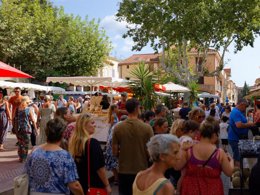 Camping Pas Cher vous présente avec son site Officiel campingpascher.fr, le Camping L'Etoile D'Or classé 4 étoiles, situé sur la commune de Argelès-sur-mer dans le département Pyrénées-orientales (Languedoc Roussillon) en France. Le camping L'Etoile D'Or, vous présente un hébergement de type mobil-home de 28 m² avec climatisation et télévision. Le camping L'Etoile D'Or vous propose du sam. 04 avril au sam. 11 avril 2026, en promotion à -14% pour 7 nuits à 270 € au lieu de 315,0 € soit une Économie de 45 €. Cette location propose 94 dates différentes pour réserver votre séjour. Découvrez également les 8 autres gammes d'hébergements du camping. Les Avis clients pour le Camping L'Etoile D'Or sont excellents avec une note moyenne de 8 sur 10. Mer, Parc aquatique, Piscine couverte, Piscine extérieure, Animations familiales, Club ados, Club enfants, Aire de jeux enfants, Cyclisme, Ping-pong, Pétanque, Randonnée, Salle de fitness, Terrain multisports, Bar, Boulangerie, Bureau de tabac, Dépôt de pain, Pizzeria, Plats à emporter, Restaurant, Snack/Bar, Station-service, Supermarché, Épicerie,... En savoir plus : cliquez-ICI.