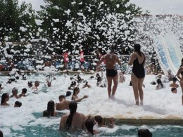 Camping Pas Cher vous présente avec son site Officiel campingpascher.fr, le Camping L'Etoile D'Or classé 4 étoiles, situé sur la commune de Argelès-sur-mer dans le département Pyrénées-orientales (Languedoc Roussillon) en France. Le camping L'Etoile D'Or, vous présente un hébergement de type mobil-home de 22 m² avec climatisation et télévision. Le camping L'Etoile D'Or vous propose du sam. 04 avril au sam. 11 avril 2026, en promotion à -14% pour 7 nuits à 210 € au lieu de 245,0 € soit une Économie de 35 €. Cette location propose 97 dates différentes pour réserver votre séjour. Découvrez également les 8 autres gammes d'hébergements du camping. Les Avis clients pour le Camping L'Etoile D'Or sont excellents avec une note moyenne de 8 sur 10. Mer, Parc aquatique, Piscine couverte, Piscine extérieure, Animations familiales, Club ados, Club enfants, Aire de jeux enfants, Cyclisme, Ping-pong, Pétanque, Randonnée, Salle de fitness, Terrain multisports, Bar, Boulangerie, Bureau de tabac, Dépôt de pain, Pizzeria, Plats à emporter, Restaurant, Snack/Bar, Station-service, Supermarché, Épicerie,... En savoir plus : cliquez-ICI.