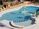 Camping Pas Cher vous présente avec son site Officiel campingpascher.fr, le Camping Le Rêve Des Iles classé 3 étoiles, situé sur la commune de Argelès-sur-mer dans le département Pyrénées-orientales (Languedoc-roussillon) en France. Le camping Le Rêve Des Iles vous propose un hébergement de type mobil-home de 23 m² pour 4 personnes avec climatisation (télévision). L'établissement vous propose 3 autres types d'hébergements. Découvrez tous nos séjours à petits prix dans la commune et aux alentours de Argelès-sur-mer du département : Pyrénées-orientales (Languedoc-roussillon). Les Avis clients pour le Camping Le Rêve Des Iles sont excellents avec une note moyenne de 10 sur 10. Piscine extérieure, Aire de jeux enfants, Ping-pong, Pétanque, Bar, Dépôt de pain, Restaurant, Épicerie,... En savoir plus : cliquez-ICI.