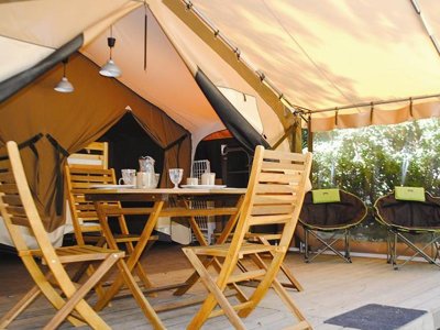 Cliquez pour découvrir toutes les photos de l'HÉBERGEMENT ! bungalow toilé - Le Haras photo 3