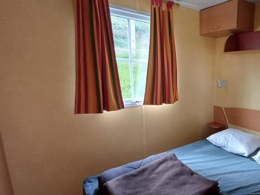 Camping Pas Cher vous présente avec son site Officiel campingpascher.fr, le Camping La Cigale De L'Allier classé 3 étoiles, situé sur la commune de Langogne dans le département Lozere (Languedoc Roussillon) en France. Le camping La Cigale De L'Allier vous propose un hébergement de type mobil-home de 25 m² pour 2 personnes. L'établissement vous propose 11 autres types d'hébergements. Découvrez tous nos séjours à petits prix dans la commune et aux alentours de Langogne du département : Lozere (Languedoc Roussillon). Les Avis clients pour le Camping La Cigale De L'Allier sont de 7 sur 10. LacRivière, Piscine chauffée, Piscine extérieure, Aire de jeux enfants, Baby-foot, Canoë-kayak, Cyclisme, Flipper, Golf, Ping-pong, Pétanque, Randonnée, Terrain de badminton, Terrain de football, Terrain de volley-ball, Voile, Bar, Boulangerie, Bureau de tabac, Dépôt de pain, Plats à emporter, Snack/Bar, Station-service,... En savoir plus : cliquez-ICI.