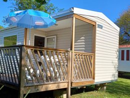 Camping Pas Cher vous présente avec son site Officiel campingpascher.fr, le Camping La Cigale De L'Allier classé 3 étoiles, situé sur la commune de Langogne dans le département Lozere (Languedoc Roussillon) en France. Le camping La Cigale De L'Allier, vous présente un hébergement de type mobil-home. Le camping La Cigale De L'Allier vous propose du sam. 05 septembre au sam. 12 septembre 2026 pour 7 nuits à 370€. Cette location propose 108 dates différentes pour réserver votre séjour. Découvrez également les 9 autres gammes d'hébergements du camping. Les Avis clients pour le Camping La Cigale De L'Allier sont de 7 sur 10. LacRivière, Piscine chauffée, Piscine extérieure, Aire de jeux enfants, Baby-foot, Canoë-kayak, Cyclisme, Flipper, Golf, Ping-pong, Pétanque, Randonnée, Terrain de badminton, Terrain de football, Terrain de volley-ball, Voile, Bar, Boulangerie, Bureau de tabac, Dépôt de pain, Plats à emporter, Snack/Bar, Station-service,... En savoir plus : cliquez-ICI.