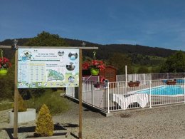 Camping Pas Cher vous présente avec son site Officiel campingpascher.fr, le Camping La Cigale De L'Allier classé 3 étoiles, situé sur la commune de Langogne dans le département Lozere (Languedoc Roussillon) en France. Le camping La Cigale De L'Allier, vous présente un hébergement de type mobil-home de 32 m². Le camping La Cigale De L'Allier vous propose du vendredi 24 avril au vendredi 01 mai 2026 pour 7 nuits à 430€. Cette location propose 106 dates différentes pour réserver votre séjour. Découvrez également les 9 autres gammes d'hébergements du camping. Les Avis clients pour le Camping La Cigale De L'Allier sont de 7 sur 10. LacRivière, Piscine chauffée, Piscine extérieure, Aire de jeux enfants, Baby-foot, Canoë-kayak, Cyclisme, Flipper, Golf, Ping-pong, Pétanque, Randonnée, Terrain de badminton, Terrain de football, Terrain de volley-ball, Voile, Bar, Boulangerie, Bureau de tabac, Dépôt de pain, Plats à emporter, Snack/Bar, Station-service,... En savoir plus : cliquez-ICI.