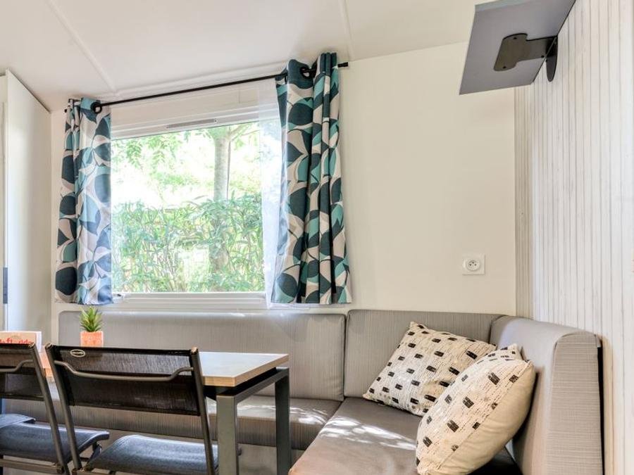 Camping Pas Cher vous présente avec son site Officiel campingpascher.fr, le Camping Club Le Florida classé 5 étoiles, situé sur la commune de Elne dans le département Pyrénées-orientales (Languedoc Roussillon) en France. Le camping Club Le Florida, vous présente un hébergement de type mobil-home de 28 m² pour 4 personnes avec climatisation et télévision. Le camping Club Le Florida vous propose du sam. 06 juin au sam. 13 juin 2026 pour 7 nuits à 229€. Cette location propose 14 dates différentes pour réserver votre séjour. Découvrez également les 4 autres gammes d'hébergements du camping. Les Avis clients pour le Camping Club Le Florida sont excellents avec une note moyenne de 8 sur 10. Piscine chauffée, Piscine extérieure, Animations familiales, Club ados, Club enfants, Aire de jeux enfants, Baby-foot, Canoë-kayak, Centre équestre, Court de tennis, Golf, Ping-pong, Piscine, Planche à voile, Plongée, Pétanque, Terrain de volley-ball, Terrain multisports, Bar, Dépôt de pain, Plats à emporter, Restaurant, Supermarché,... En savoir plus : cliquez-ICI.