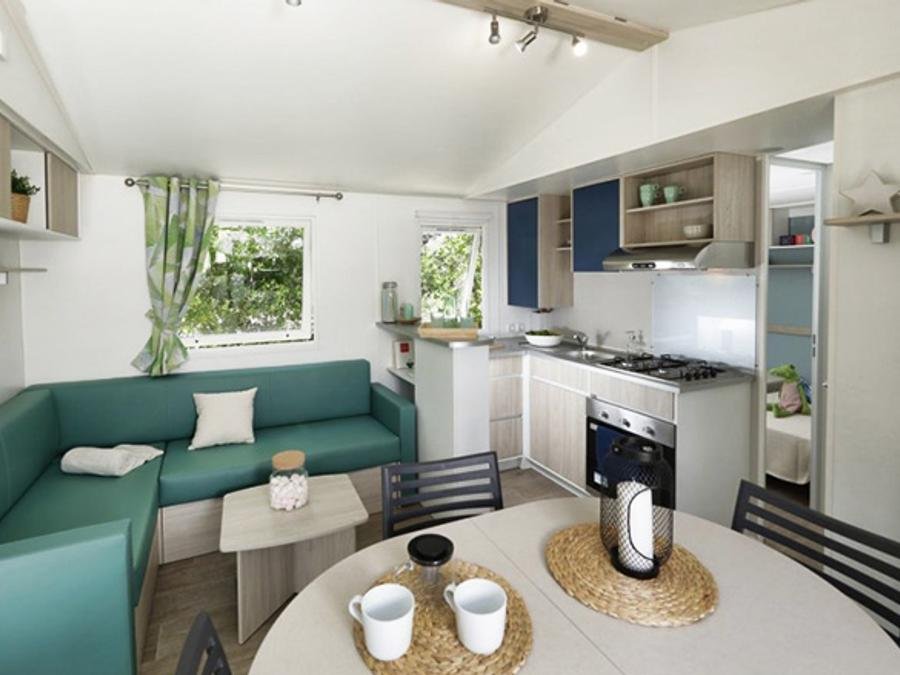 Camping Pas Cher vous présente avec son site Officiel campingpascher.fr, le Camping Club Le Florida classé 5 étoiles, situé sur la commune de Elne dans le département Pyrénées-orientales (Languedoc Roussillon) en France. Le camping Club Le Florida, vous présente un hébergement de type mobil-home de 32 m² pour 6 personnes avec climatisation et télévision. Le camping Club Le Florida vous propose du sam. 06 juin au sam. 13 juin 2026 pour 7 nuits à 249€. Cette location propose 11 dates différentes pour réserver votre séjour. Découvrez également les 4 autres gammes d'hébergements du camping. Les Avis clients pour le Camping Club Le Florida sont excellents avec une note moyenne de 8 sur 10. Piscine chauffée, Piscine extérieure, Animations familiales, Club ados, Club enfants, Aire de jeux enfants, Baby-foot, Canoë-kayak, Centre équestre, Court de tennis, Golf, Ping-pong, Piscine, Planche à voile, Plongée, Pétanque, Terrain de volley-ball, Terrain multisports, Bar, Dépôt de pain, Plats à emporter, Restaurant, Supermarché,... En savoir plus : cliquez-ICI.