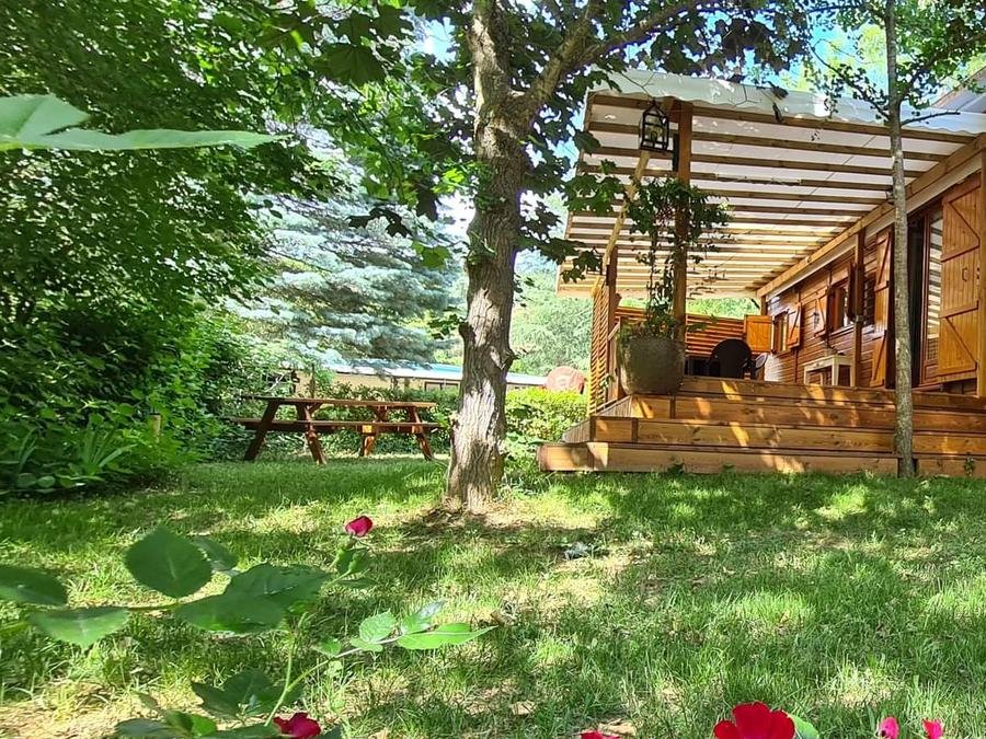 Camping Pas Cher vous présente avec son site Officiel campingpascher.fr, le Camping Le Canigou classé 3 étoiles, situé sur la commune de Espira De Conflent dans le département Pyrénées-orientales (Languedoc Roussillon) en France. Le camping Le Canigou vous propose un hébergement de type chalet de 52 m² (télévision). L'établissement vous propose 14 autres types d'hébergements. Découvrez tous nos séjours à petits prix dans la commune et aux alentours de Espira De Conflent du département : Pyrénées-orientales (Languedoc Roussillon). Les Avis clients pour le Camping Le Canigou sont excellents avec une note moyenne de 9 sur 10. Rivière, Animations familiales, Aire de jeux enfants, Baby-foot, Canoë-kayak, Cyclisme, Ping-pong, Piscine, Pétanque, Randonnée, Terrain de beach-volley, Dépôt de pain, Snack/Bar,... En savoir plus : cliquez-ICI.