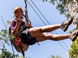 Camping Pas Cher vous présente avec son site Officiel campingpascher.fr, le Camping Le Canigou classé 3 étoiles, situé sur la commune de Espira De Conflent dans le département Pyrénées-orientales (Languedoc Roussillon) en France. Le camping Le Canigou, vous présente un hébergement de type caravane de 20 m². Le camping Le Canigou vous propose du dimanche 30 août au dimanche 06 septembre 2026 pour 7 nuits à 483€. Cette location propose 5 dates différentes pour réserver votre séjour. Découvrez également les 14 autres gammes d'hébergements du camping. Les Avis clients pour le Camping Le Canigou sont excellents avec une note moyenne de 9 sur 10. Rivière, Animations familiales, Aire de jeux enfants, Baby-foot, Canoë-kayak, Cyclisme, Ping-pong, Piscine, Pétanque, Randonnée, Terrain de beach-volley, Dépôt de pain, Snack/Bar,... En savoir plus : cliquez-ICI.