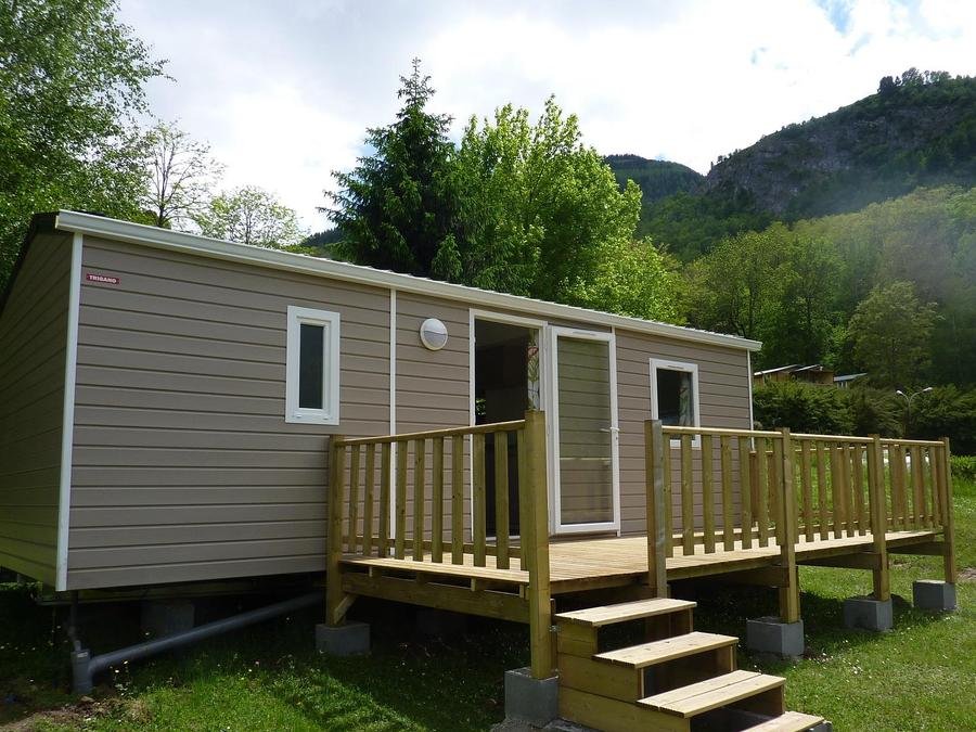 Camping Pas Cher vous présente avec son site Officiel campingpascher.fr, le Camping Flower La Bexanelle classé 4 étoiles, situé sur la commune de Vicdessos dans le département Ariège (Midi Pyrénées) en France. Le camping Flower La Bexanelle vous propose un hébergement de type mobil-home pour 1 personne. Cet hébergement propose plus de 86 dates différentes pour réserver ! Pour dévouvrir la période la moins chère, consultez la rubrique 'Tarifs' et sélectionnez votre mois de départ. L'établissement vous propose 16 autres types d'hébergements. Découvrez tous nos séjours à petits prix dans la commune et aux alentours de Vicdessos du département : Ariège (Midi Pyrénées). Les Avis clients pour le Camping Flower La Bexanelle sont excellents avec une note moyenne de 8 sur 10. Piscine chauffée, Piscine couverte, Animations familiales, Club enfants, Aire de jeux enfants, Canoë-kayak, Ping-pong, Pétanque, Randonnée, Ski nautique, Structure gonflable enfants, Terrain multisports, Boulangerie, Dépôt de pain, Snack/Bar, Épicerie,... En savoir plus : cliquez-ICI.