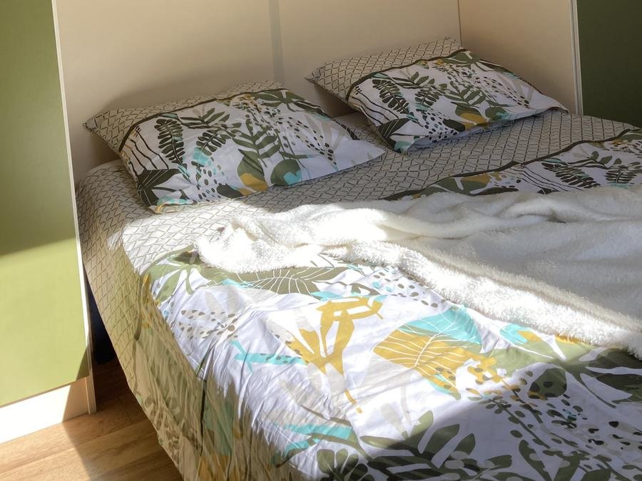 Camping Pas Cher vous présente avec son site Officiel campingpascher.fr, le Camping Flower La Bexanelle classé 4 étoiles, situé sur la commune de Vicdessos dans le département Ariège (Midi Pyrénées) en France. Le camping Flower La Bexanelle, vous présente un hébergement de type chalet pour 1 personne. Le camping Flower La Bexanelle vous propose du vendredi 05 juin au vendredi 12 juin 2026 avec un DÉPART DEMAIN pour 7 nuits à 406€. Cette location propose 60 dates différentes pour réserver votre séjour. Découvrez également les 16 autres gammes d'hébergements du camping. Les Avis clients pour le Camping Flower La Bexanelle sont excellents avec une note moyenne de 8 sur 10. Piscine chauffée, Piscine couverte, Animations familiales, Club enfants, Aire de jeux enfants, Canoë-kayak, Ping-pong, Pétanque, Randonnée, Ski nautique, Structure gonflable enfants, Terrain multisports, Boulangerie, Dépôt de pain, Snack/Bar, Épicerie,... En savoir plus : cliquez-ICI.