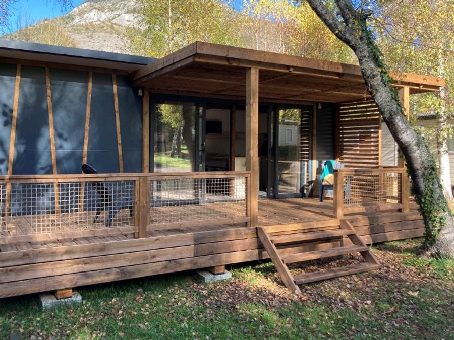 Camping Pas Cher vous présente avec son site Officiel campingpascher.fr, le Camping Flower La Bexanelle classé 4 étoiles, situé sur la commune de Vicdessos dans le département Ariège (Midi Pyrénées) en France. Le camping Flower La Bexanelle vous propose un hébergement de type chalet de 35 m² pour 1 personne (télévision). Cet hébergement propose plus de 94 dates différentes pour réserver ! Pour dévouvrir la période la moins chère, consultez la rubrique 'Tarifs' et sélectionnez votre mois de départ. L'établissement vous propose 16 autres types d'hébergements. Découvrez tous nos séjours à petits prix dans la commune et aux alentours de Vicdessos du département : Ariège (Midi Pyrénées). Les Avis clients pour le Camping Flower La Bexanelle sont excellents avec une note moyenne de 8 sur 10. Piscine chauffée, Piscine couverte, Animations familiales, Club enfants, Aire de jeux enfants, Canoë-kayak, Ping-pong, Pétanque, Randonnée, Ski nautique, Structure gonflable enfants, Terrain multisports, Boulangerie, Dépôt de pain, Snack/Bar, Épicerie,... En savoir plus : cliquez-ICI.