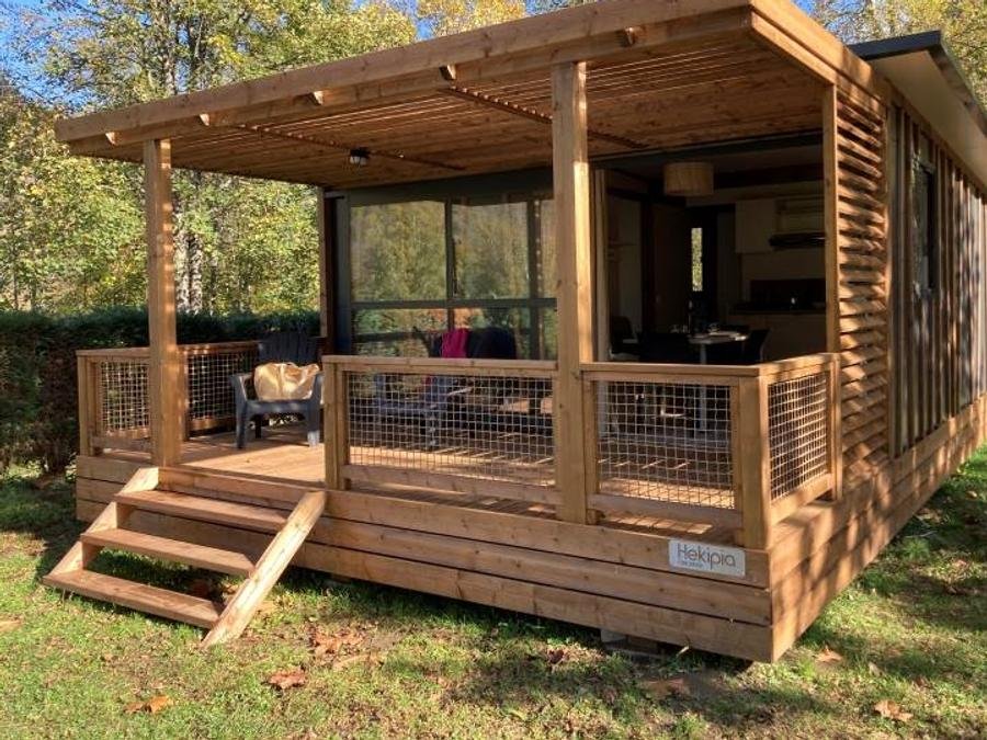 Camping Pas Cher vous présente avec son site Officiel campingpascher.fr, le Camping Flower La Bexanelle classé 4 étoiles, situé sur la commune de Vicdessos dans le département Ariège (Midi Pyrénées) en France. Le camping Flower La Bexanelle, vous présente un hébergement de type chalet de 25 m² pour 1 personne et télévision. Le camping Flower La Bexanelle vous propose du sam. 06 juin au sam. 13 juin 2026 pour 7 nuits à 546€. Cette location propose 71 dates différentes pour réserver votre séjour. Découvrez également les 16 autres gammes d'hébergements du camping. Les Avis clients pour le Camping Flower La Bexanelle sont excellents avec une note moyenne de 8 sur 10. Piscine chauffée, Piscine couverte, Animations familiales, Club enfants, Aire de jeux enfants, Canoë-kayak, Ping-pong, Pétanque, Randonnée, Ski nautique, Structure gonflable enfants, Terrain multisports, Boulangerie, Dépôt de pain, Snack/Bar, Épicerie,... En savoir plus : cliquez-ICI.