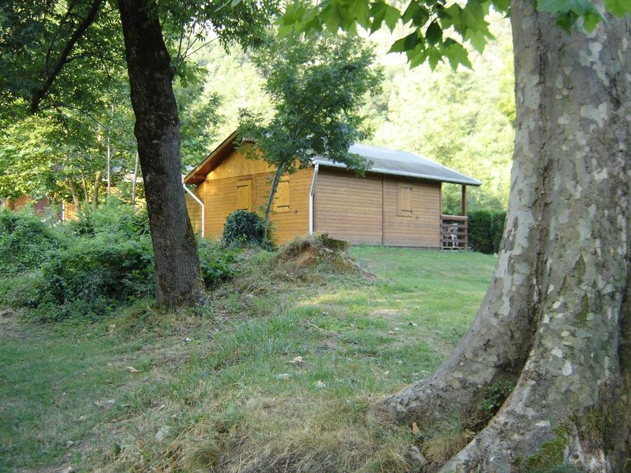 Camping Pas Cher vous présente avec son site Officiel campingpascher.fr, le Camping Flower La Bexanelle classé 4 étoiles, situé sur la commune de Vicdessos dans le département Ariège (Midi Pyrénées) en France. Le camping Flower La Bexanelle vous propose un hébergement de type chalet pour 1 personne. Cet hébergement propose plus de 59 dates différentes pour réserver ! Pour dévouvrir la période la moins chère, consultez la rubrique 'Tarifs' et sélectionnez votre mois de départ. L'établissement vous propose 16 autres types d'hébergements. Découvrez tous nos séjours à petits prix dans la commune et aux alentours de Vicdessos du département : Ariège (Midi Pyrénées). Les Avis clients pour le Camping Flower La Bexanelle sont excellents avec une note moyenne de 8 sur 10. Piscine chauffée, Piscine couverte, Animations familiales, Club enfants, Aire de jeux enfants, Canoë-kayak, Ping-pong, Pétanque, Randonnée, Ski nautique, Structure gonflable enfants, Terrain multisports, Boulangerie, Dépôt de pain, Snack/Bar, Épicerie,... En savoir plus : cliquez-ICI.