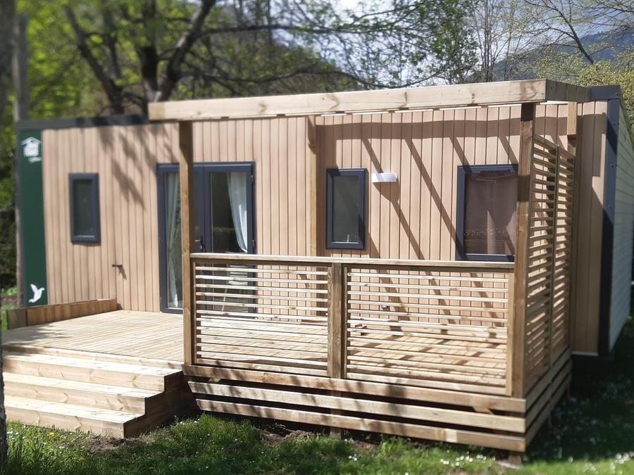 Camping Pas Cher vous présente avec son site Officiel campingpascher.fr, le Camping Flower La Bexanelle classé 4 étoiles, situé sur la commune de Vicdessos dans le département Ariège (Midi Pyrénées) en France. Le camping Flower La Bexanelle vous propose un hébergement de type mobil-home de 33 m² avec climatisation (télévision). Cet hébergement propose plus de 16 dates différentes pour réserver ! Pour dévouvrir la période la moins chère, consultez la rubrique 'Tarifs' et sélectionnez votre mois de départ. L'établissement vous propose 17 autres types d'hébergements. Découvrez tous nos séjours à petits prix dans la commune et aux alentours de Vicdessos du département : Ariège (Midi Pyrénées). Les Avis clients pour le Camping Flower La Bexanelle sont de 7 sur 10. Piscine chauffée, Piscine couverte, Animations familiales, Club enfants, Aire de jeux enfants, Canoë-kayak, Ping-pong, Pétanque, Randonnée, Ski nautique, Structure gonflable enfants, Terrain multisports, Boulangerie, Dépôt de pain, Snack/Bar, Épicerie,... En savoir plus : cliquez-ICI.