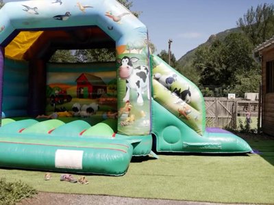 Cliquez pour découvrir toutes les photos de l'ÉTABLISSEMENT ! camping Flower La Bexanelle photo 18