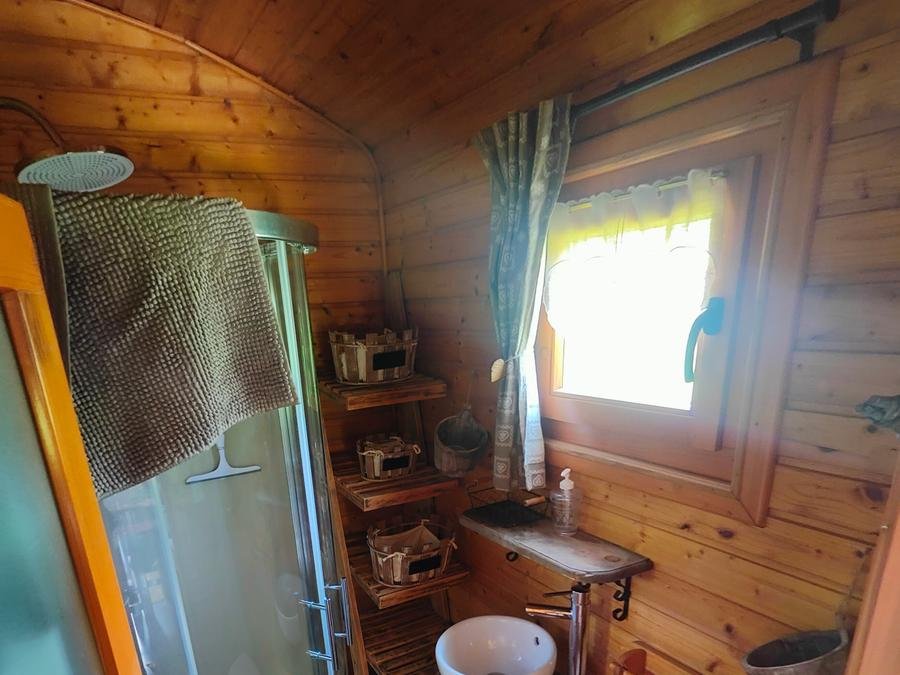 Camping Pas Cher vous présente avec son site Officiel campingpascher.fr, le Camping Les Tilleuls, situé sur la commune de Gedre dans le département Hautes-pyrénées (Midi Pyrénées) en France. Le camping Les Tilleuls, vous présente un hébergement de type mini-maison de 18 m² pour 3 personnes et télévision. Le camping Les Tilleuls vous propose du sam. 19 septembre au sam. 26 septembre 2026 pour 7 nuits à 483€. Cette location propose 15 dates différentes pour réserver votre séjour. Découvrez également les 11 autres gammes d'hébergements du camping. Les Avis clients pour le Camping Les Tilleuls sont excellents avec une note moyenne de 9 sur 10.... En savoir plus : cliquez-ICI.