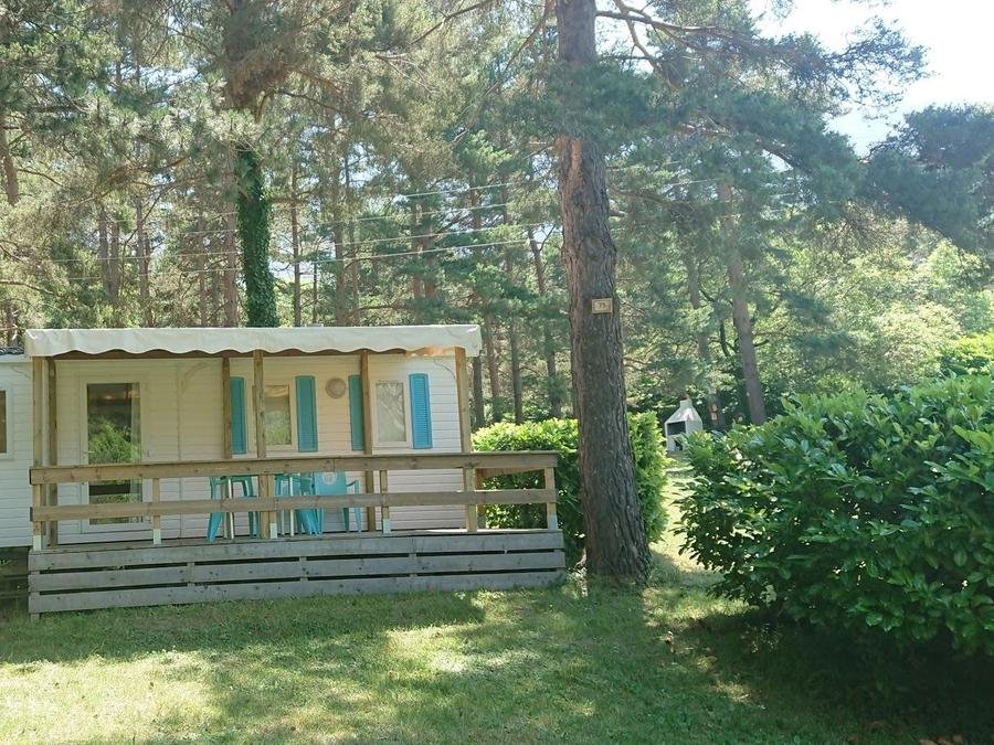 Camping Pas Cher vous présente avec son site Officiel campingpascher.fr, le Camping La Cremade classé 2 étoiles, situé sur la commune de Axat dans le département Aude (Languedoc Roussillon) en France. Le camping La Cremade vous propose un hébergement de type mobil-home de 21 m² (télévision). Cet hébergement propose plus de 61 dates différentes pour réserver ! Pour dévouvrir la période la moins chère, consultez la rubrique 'Tarifs' et sélectionnez votre mois de départ. L'établissement vous propose 5 autres types d'hébergements. Découvrez tous nos séjours à petits prix dans la commune et aux alentours de Axat du département : Aude (Languedoc Roussillon). Piscine chauffée, Piscine extérieure, Animations familiales, Aire de jeux enfants, Baby-foot, Canoë-kayak, Canyoning, Centre équestre, Ping-pong, Pétanque, Rafting, Structure gonflable enfants, Terrain de volley-ball, Bar, Boulangerie, Brasserie, Bureau de tabac, Pizzeria, Restaurant, Snack/Bar, Station-service, Supermarché, Épicerie,... En savoir plus : cliquez-ICI.