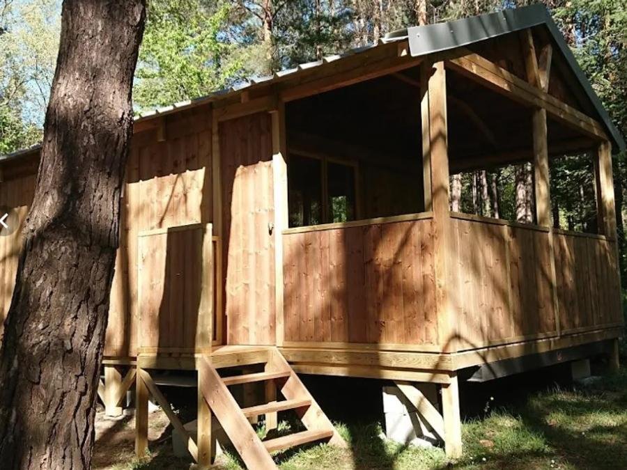 Camping Pas Cher vous présente avec son site Officiel campingpascher.fr, le Camping La Cremade classé 2 étoiles, situé sur la commune de Axat dans le département Aude (Languedoc Roussillon) en France. Le camping La Cremade vous propose un hébergement de type chalet de 16 m² (télévision). Cet hébergement propose plus de 61 dates différentes pour réserver ! Pour dévouvrir la période la moins chère, consultez la rubrique 'Tarifs' et sélectionnez votre mois de départ. L'établissement vous propose 5 autres types d'hébergements. Découvrez tous nos séjours à petits prix dans la commune et aux alentours de Axat du département : Aude (Languedoc Roussillon). Piscine chauffée, Piscine extérieure, Animations familiales, Aire de jeux enfants, Baby-foot, Canoë-kayak, Canyoning, Centre équestre, Ping-pong, Pétanque, Rafting, Structure gonflable enfants, Terrain de volley-ball, Bar, Boulangerie, Brasserie, Bureau de tabac, Pizzeria, Restaurant, Snack/Bar, Station-service, Supermarché, Épicerie,... En savoir plus : cliquez-ICI.
