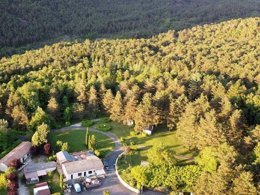 Camping Pas Cher vous présente avec son site Officiel campingpascher.fr, le Camping La Cremade classé 2 étoiles, situé sur la commune de Axat dans le département Aude (Languedoc Roussillon) en France. Le camping La Cremade vous propose un hébergement de type chalet de 16 m² (télévision). Cet hébergement propose plus de 130 dates différentes pour réserver ! Pour dévouvrir la période la moins chère, consultez la rubrique 'Tarifs' et sélectionnez votre mois de départ. L'établissement vous propose 5 autres types d'hébergements. Découvrez tous nos séjours à petits prix dans la commune et aux alentours de Axat du département : Aude (Languedoc Roussillon). Piscine chauffée, Piscine extérieure, Animations familiales, Aire de jeux enfants, Baby-foot, Canoë-kayak, Canyoning, Centre équestre, Ping-pong, Pétanque, Rafting, Structure gonflable enfants, Terrain de volley-ball, Bar, Boulangerie, Brasserie, Bureau de tabac, Pizzeria, Restaurant, Snack/Bar, Station-service, Supermarché, Épicerie,... En savoir plus : cliquez-ICI.