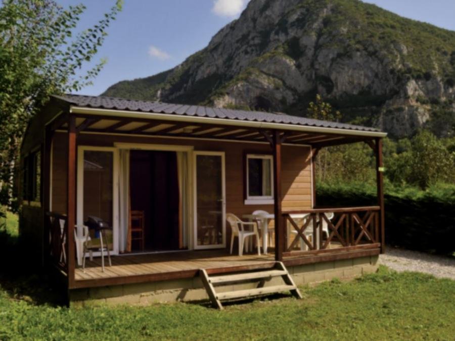 Camping Pas Cher vous présente avec son site Officiel campingpascher.fr, le Camping Des Grottes classé 4 étoiles, situé sur la commune de Alliat dans le département Ariège (Midi Pyrénées) en France. Le camping Des Grottes vous propose un hébergement de type chalet de 26 m² pour 2 personnes. L'établissement vous propose 8 autres types d'hébergements. Découvrez tous nos séjours à petits prix dans la commune et aux alentours de Alliat du département : Ariège (Midi Pyrénées). Les Avis clients pour le Camping Des Grottes sont excellents avec une note moyenne de 8 sur 10. Piscine couverte, Piscine extérieure, Animation ados, Animations familiales, Club enfants, Aire de jeux enfants, Baby-foot, Canoë-kayak, Centre équestre, Court de tennis, Parcours sportif, Ping-pong, Piscine, Pétanque, Randonnée, Structure gonflable enfants, Plats à emporter, Restaurant, Épicerie,... En savoir plus : cliquez-ICI.