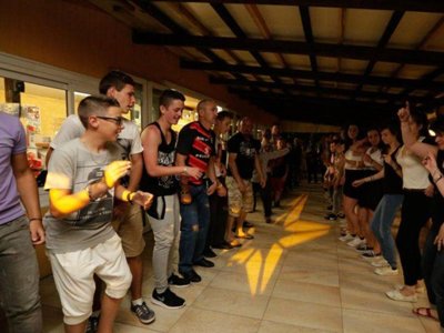 Cliquez pour découvrir toutes les photos de l'ÉTABLISSEMENT ! camping Des Grottes photo 13