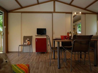 Cliquez pour découvrir toutes les photos de l'HÉBERGEMENT ! chalet - Des Grottes photo 3