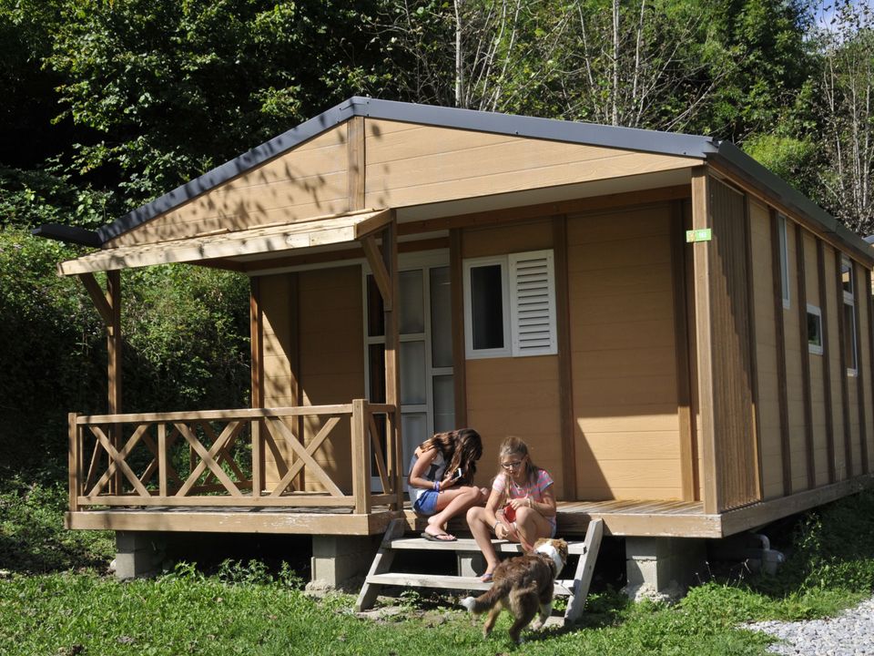 Cliquez pour découvrir toutes les photos de l'HÉBERGEMENT ! chalet - établissement Des Grottes photo 2