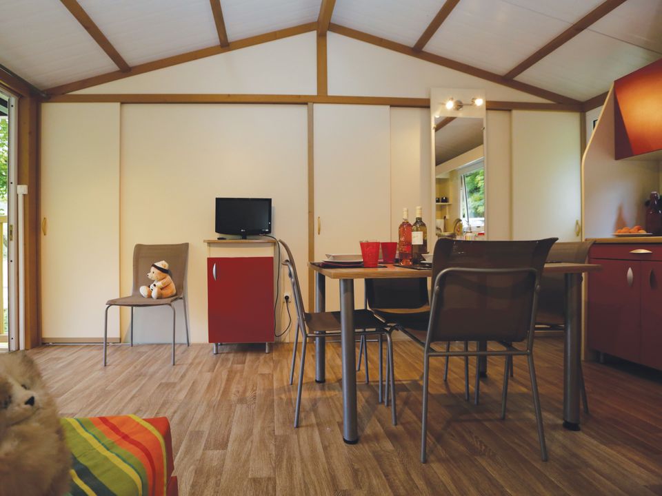 Cliquez pour découvrir toutes les photos de l'HÉBERGEMENT ! chalet - camping Des Grottes photo 2