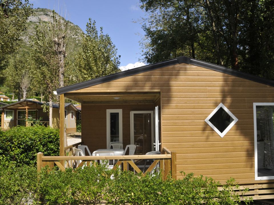 Cliquez pour découvrir toutes les photos de l'HÉBERGEMENT ! chalet - camping Des Grottes photo 2