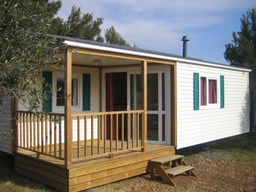 Camping Pas Cher vous présente avec son site Officiel campingpascher.fr, le Camping Le Fun classé 4 étoiles, situé sur la commune de Fitou dans le département Aude (Languedoc Roussillon) en France. Le camping Le Fun vous propose un hébergement de type mobil-home de 31 m². Cet hébergement propose plus de 88 dates différentes pour réserver ! Pour dévouvrir la période la moins chère, consultez la rubrique 'Tarifs' et sélectionnez votre mois de départ. L'établissement vous propose 14 autres types d'hébergements. Découvrez tous nos séjours à petits prix dans la commune et aux alentours de Fitou du département : Aude (Languedoc Roussillon). Les Avis clients pour le Camping Le Fun sont excellents avec une note moyenne de 8 sur 10. MerÉtang, Piscine chauffée, Piscine extérieure, Animations familiales, Aire de jeux enfants, Baby-foot, Canoë-kayak, Planche à voile, kiteSurf, Bar, Dépôt de pain, Plats à emporter, Snack/Bar, Épicerie,... En savoir plus : cliquez-ICI.