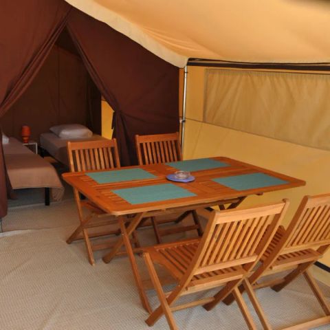 Cliquez pour découvrir toutes les photos de l'HÉBERGEMENT ! tente en toile et bois - Le Fun photo 3