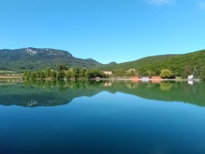 Cliquez pour découvrir toutes les photos de l'HÉBERGEMENT ! tente - Du Lac Fontclaire photo 9