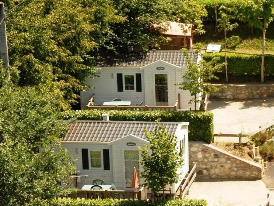 Camping Pas Cher vous présente avec son site Officiel campingpascher.fr, le Camping Du Valentin classé 3 étoiles, situé sur la commune de Laruns dans le département Pyrénées-atlantiques (Aquitaine) en France. Le camping Du Valentin, vous présente un hébergement de type mobil-home de 26 m² et télévision. Le camping Du Valentin vous propose du sam. 19 septembre au sam. 26 septembre 2026 pour 7 nuits à 345.5€. Cette location propose 38 dates différentes pour réserver votre séjour. Découvrez également les 7 autres gammes d'hébergements du camping. Les Avis clients pour le Camping Du Valentin sont de 6 sur 10. Rivière, Piscine chauffée, Piscine couverte, Aire de jeux enfants, Baby-foot, Canoë-kayak, Canyoning, Centre équestre, Cyclisme, Escalade, Ping-pong, Pédalo, Pétanque, Rafting, Randonnée, Salle de jeux vidéo, Skatepark, Bar, Dépôt de pain, Plats à emporter, Restaurant, Épicerie,... En savoir plus : cliquez-ICI.