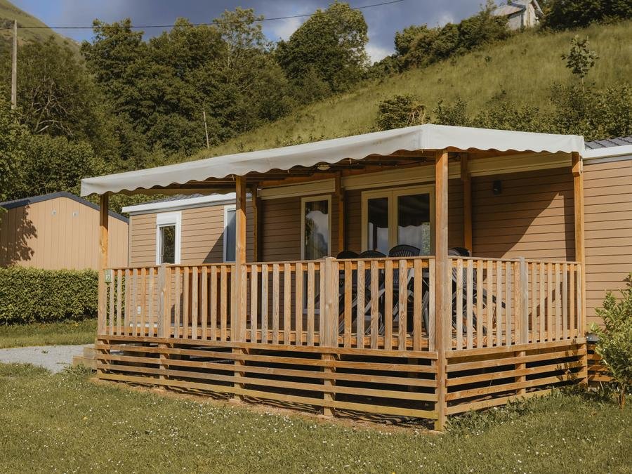 Camping Pas Cher vous présente avec son site Officiel campingpascher.fr, le Camping Du Valentin classé 3 étoiles, situé sur la commune de Laruns dans le département Pyrénées-atlantiques (Aquitaine) en France. Le camping Du Valentin, vous présente un hébergement de type mobil-home de 40 m² pour 6 personnes avec climatisation et télévision. Le camping Du Valentin vous propose du sam. 19 septembre au sam. 26 septembre 2026 pour 7 nuits à 602.5€. Cette location propose 60 dates différentes pour réserver votre séjour. Découvrez également les 7 autres gammes d'hébergements du camping. Les Avis clients pour le Camping Du Valentin sont de 6 sur 10. Rivière, Piscine chauffée, Piscine couverte, Aire de jeux enfants, Baby-foot, Canoë-kayak, Canyoning, Centre équestre, Cyclisme, Escalade, Ping-pong, Pédalo, Pétanque, Rafting, Randonnée, Salle de jeux vidéo, Skatepark, Bar, Dépôt de pain, Plats à emporter, Restaurant, Épicerie,... En savoir plus : cliquez-ICI.