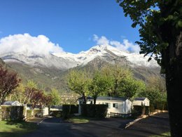 Camping Pas Cher vous présente avec son site Officiel campingpascher.fr, le Camping Du Valentin classé 3 étoiles, situé sur la commune de Laruns dans le département Pyrénées-atlantiques (Aquitaine) en France. Le camping Du Valentin, vous présente un hébergement de type mobil-home de 23 m² pour 1 personne et télévision. Le camping Du Valentin vous propose du sam. 19 septembre au sam. 26 septembre 2026 pour 7 nuits à 345.5€. Cette location propose 44 dates différentes pour réserver votre séjour. Découvrez également les 7 autres gammes d'hébergements du camping. Les Avis clients pour le Camping Du Valentin sont de 6 sur 10. Rivière, Piscine chauffée, Piscine couverte, Aire de jeux enfants, Baby-foot, Canoë-kayak, Canyoning, Centre équestre, Cyclisme, Escalade, Ping-pong, Pédalo, Pétanque, Rafting, Randonnée, Salle de jeux vidéo, Skatepark, Bar, Dépôt de pain, Plats à emporter, Restaurant, Épicerie,... En savoir plus : cliquez-ICI.