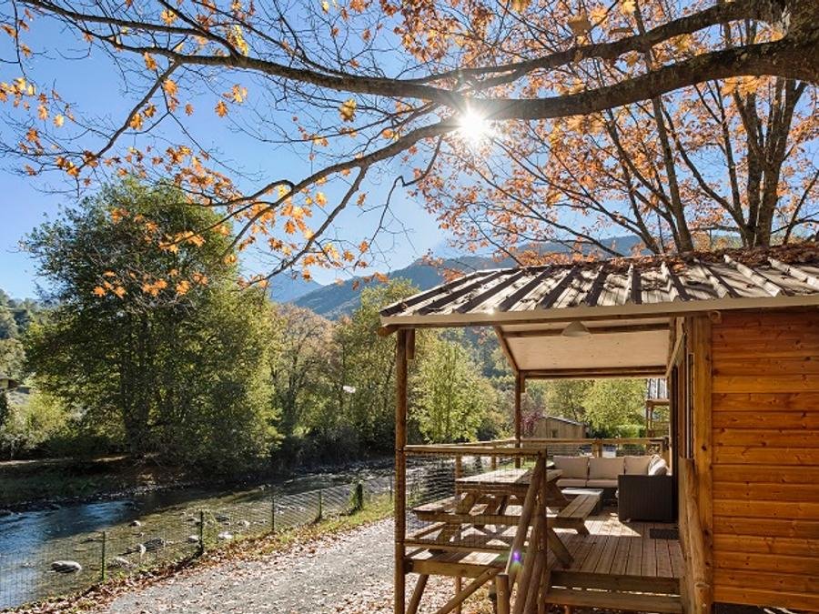 Camping Pas Cher vous présente avec son site Officiel campingpascher.fr, le Camping Maeva Escapades Des Gaves classé 4 étoiles, situé sur la commune de Laruns dans le département Pyrénées-atlantiques (Aquitaine) en France. Le camping Maeva Escapades Des Gaves vous propose un hébergement de type chalet de 43 m² pour 1 personne. L'établissement vous propose 16 autres types d'hébergements. Découvrez tous nos séjours à petits prix dans la commune et aux alentours de Laruns du département : Pyrénées-atlantiques (Aquitaine). Les Avis clients pour le Camping Maeva Escapades Des Gaves sont excellents avec une note moyenne de 8 sur 10. Piscine chauffée, Piscine extérieure, Animations familiales, Aire de jeux enfants, Canoë-kayak, Centre équestre, Ping-pong, Pétanque, Salle de jeux vidéo, Terrain multisports, Bar,... En savoir plus : cliquez-ICI.