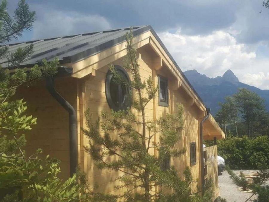 Camping Pas Cher vous présente avec son site Officiel campingpascher.fr, le Camping Maeva Escapades Des Gaves classé 4 étoiles, situé sur la commune de Laruns dans le département Pyrénées-atlantiques (Aquitaine) en France. Le camping Maeva Escapades Des Gaves vous propose un hébergement de type chalet de 51 m² pour 1 personne. L'établissement vous propose 16 autres types d'hébergements. Découvrez tous nos séjours à petits prix dans la commune et aux alentours de Laruns du département : Pyrénées-atlantiques (Aquitaine). Les Avis clients pour le Camping Maeva Escapades Des Gaves sont excellents avec une note moyenne de 8 sur 10. Piscine chauffée, Piscine extérieure, Animations familiales, Aire de jeux enfants, Canoë-kayak, Centre équestre, Ping-pong, Pétanque, Salle de jeux vidéo, Terrain multisports, Bar,... En savoir plus : cliquez-ICI.