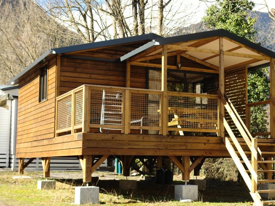 Camping Pas Cher vous présente avec son site Officiel campingpascher.fr, le Camping Maeva Escapades Des Gaves classé 4 étoiles, situé sur la commune de Laruns dans le département Pyrénées-atlantiques (Aquitaine) en France. Le camping Maeva Escapades Des Gaves vous propose un hébergement de type lodge de 25 m² pour 1 personne (télévision). L'établissement vous propose 16 autres types d'hébergements. Découvrez tous nos séjours à petits prix dans la commune et aux alentours de Laruns du département : Pyrénées-atlantiques (Aquitaine). Les Avis clients pour le Camping Maeva Escapades Des Gaves sont excellents avec une note moyenne de 8 sur 10. Piscine chauffée, Piscine extérieure, Animations familiales, Aire de jeux enfants, Canoë-kayak, Centre équestre, Ping-pong, Pétanque, Salle de jeux vidéo, Terrain multisports, Bar,... En savoir plus : cliquez-ICI.