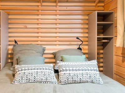 Cliquez pour découvrir toutes les photos de l'HÉBERGEMENT ! tente en toile et bois - Des Gaves photo 5