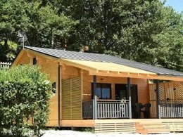 Camping Pas Cher vous présente avec son site Officiel campingpascher.fr, le Camping Maeva Escapades Des Gaves classé 4 étoiles, situé sur la commune de Laruns dans le département Pyrénées-atlantiques (Aquitaine) en France. Le camping Maeva Escapades Des Gaves, vous présente un hébergement de type chalet de 45 m² pour 2 personnes et télévision. Le camping Maeva Escapades Des Gaves vous proposeun séjour PAS CHER avec une REMISEdu sam. 13 décembre au sam. 20 décembre 2025 avec une PROMO de DERNIÈRE MINUTE, en promotion à -30% pour 7 nuits à 659 € au lieu de 941,43 € soit une Économie de 282,43 €. Cette location propose 148 dates différentes pour réserver votre séjour. Découvrez également les 21 autres gammes d'hébergements du camping. Les Avis clients pour le Camping Maeva Escapades Des Gaves sont excellents avec une note moyenne de 8 sur 10. Piscine chauffée, Piscine extérieure, Animations familiales, Aire de jeux enfants, Canoë-kayak, Centre équestre, Ping-pong, Pétanque, Salle de jeux vidéo, Terrain multisports, Bar,... En savoir plus : cliquez-ICI.