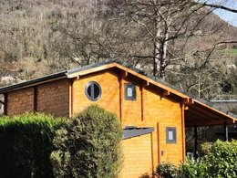 Camping Pas Cher vous présente avec son site Officiel campingpascher.fr, le Camping Maeva Escapades Des Gaves classé 4 étoiles, situé sur la commune de Laruns dans le département Pyrénées-atlantiques (Aquitaine) en France. Le camping Maeva Escapades Des Gaves, vous présente un hébergement de type chalet de 45 m² pour 8 personnes. Le camping Maeva Escapades Des Gaves vous proposeun séjour PAS CHER avec une REMISEdu sam. 13 décembre au sam. 20 décembre 2025 avec une PROMO de DERNIÈRE MINUTE, en promotion à -30% pour 7 nuits à 609 € au lieu de 870,0 € soit une Économie de 261 €. Cette location propose 150 dates différentes pour réserver votre séjour. Découvrez également les 21 autres gammes d'hébergements du camping. Les Avis clients pour le Camping Maeva Escapades Des Gaves sont excellents avec une note moyenne de 8 sur 10. Piscine chauffée, Piscine extérieure, Animations familiales, Aire de jeux enfants, Canoë-kayak, Centre équestre, Ping-pong, Pétanque, Salle de jeux vidéo, Terrain multisports, Bar,... En savoir plus : cliquez-ICI.